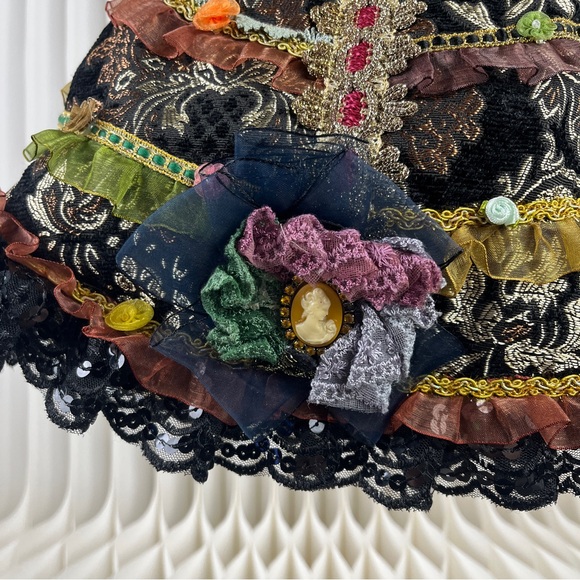 Malina Vintage Style Black Lace Handbag with Floral Accents - Picture 4 of 16